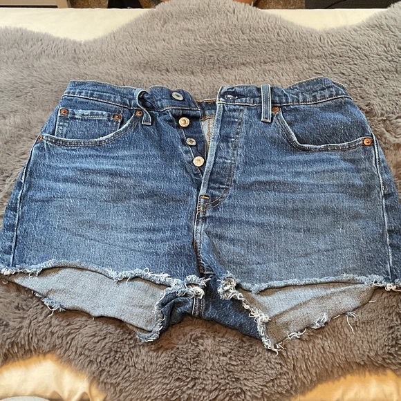 Levi's 501 Jean Shorts - Picture 2 of 4